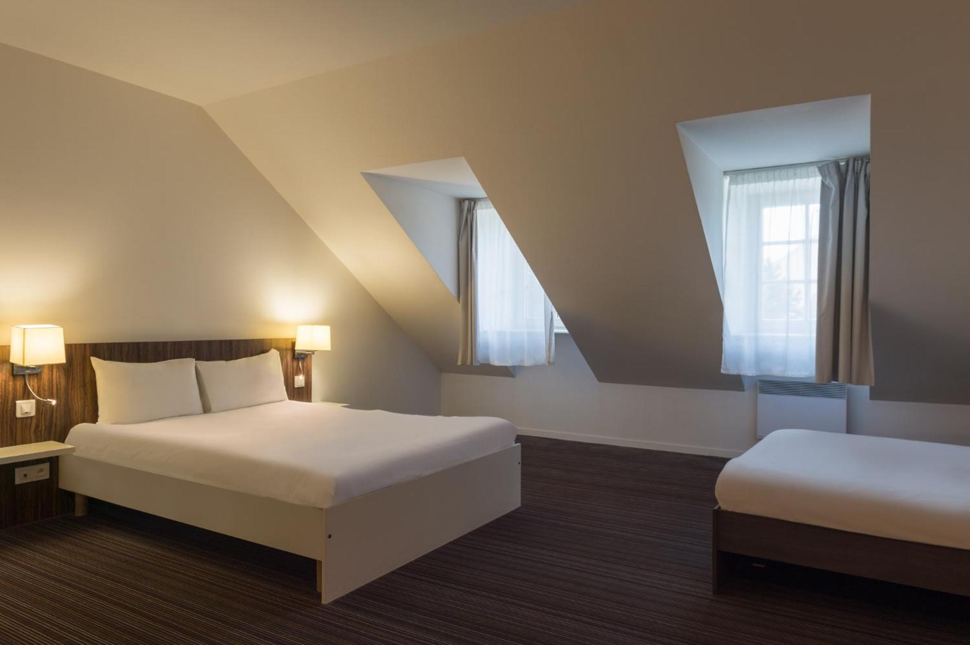 The Originals City, Hotel Le Coeur D'Or, Sedan Est Douzy Экстерьер фото